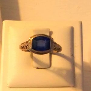 Vintage ring 14kt with blue fancy stone